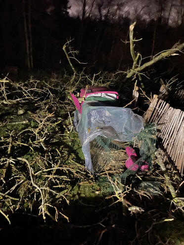 Hevige storm in België maar mijn 5 dames hebben het overleefd dankzij de fantastische stevige Eglu Cube. by Wendy 